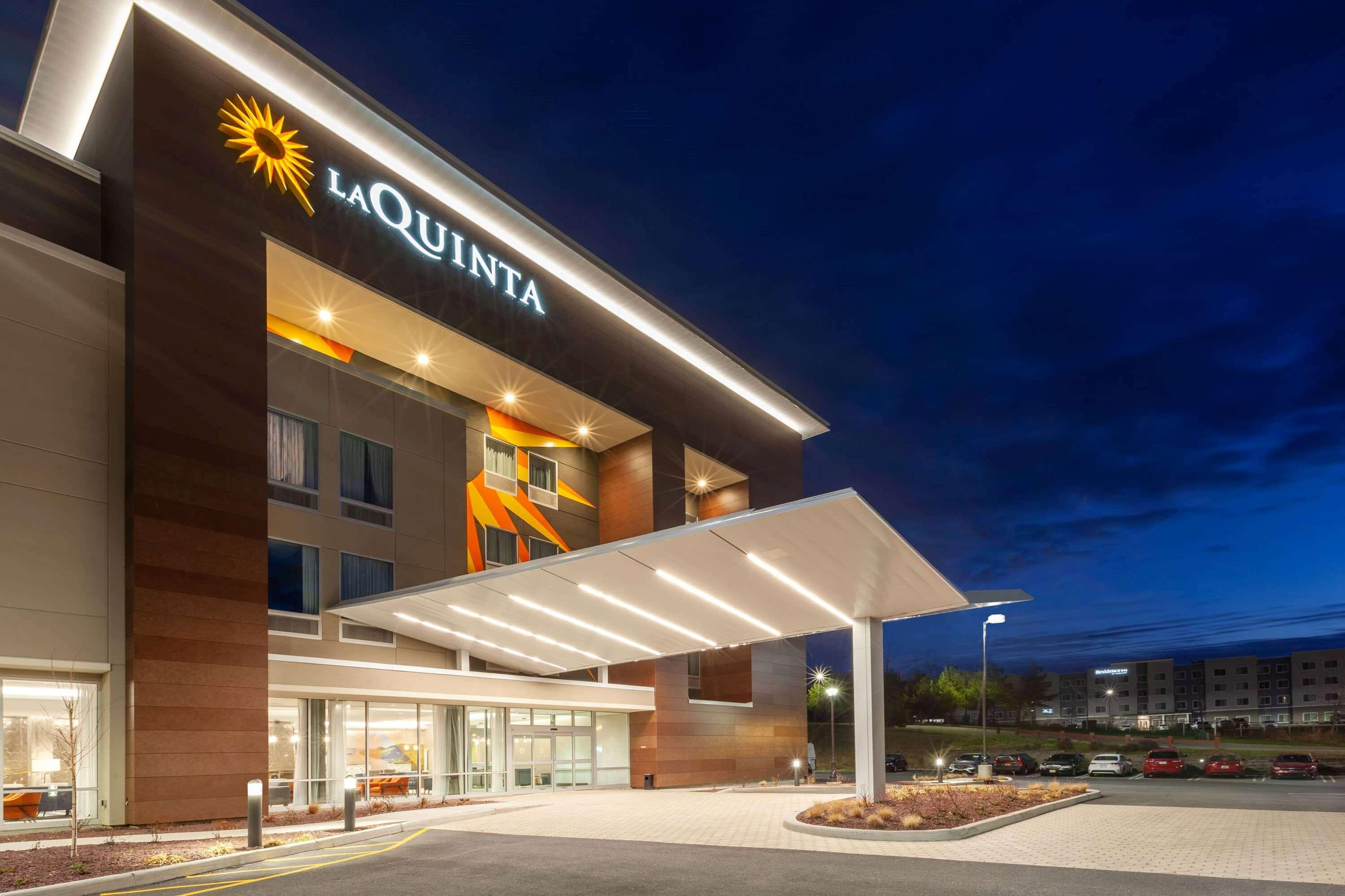 La Quinta Inn & Suites By Wyndham Middletown Exterior photo